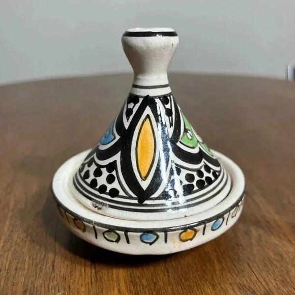 Moroccan stoneware tagine handmade and hand painted. Signed - Picture 1 of 7